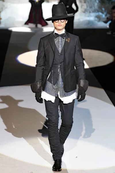 Look 25